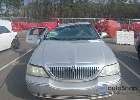 2010 Lincoln Town Car Signature Limited из США, поврежденный, VIN 2LNBL8CV9AX752977